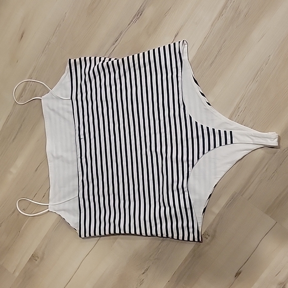 NEW! BANANA REPUBLIC FACTORY Nautical Striped Bodysuit Spaghetti Straps XXL. - Picture 6 of 8